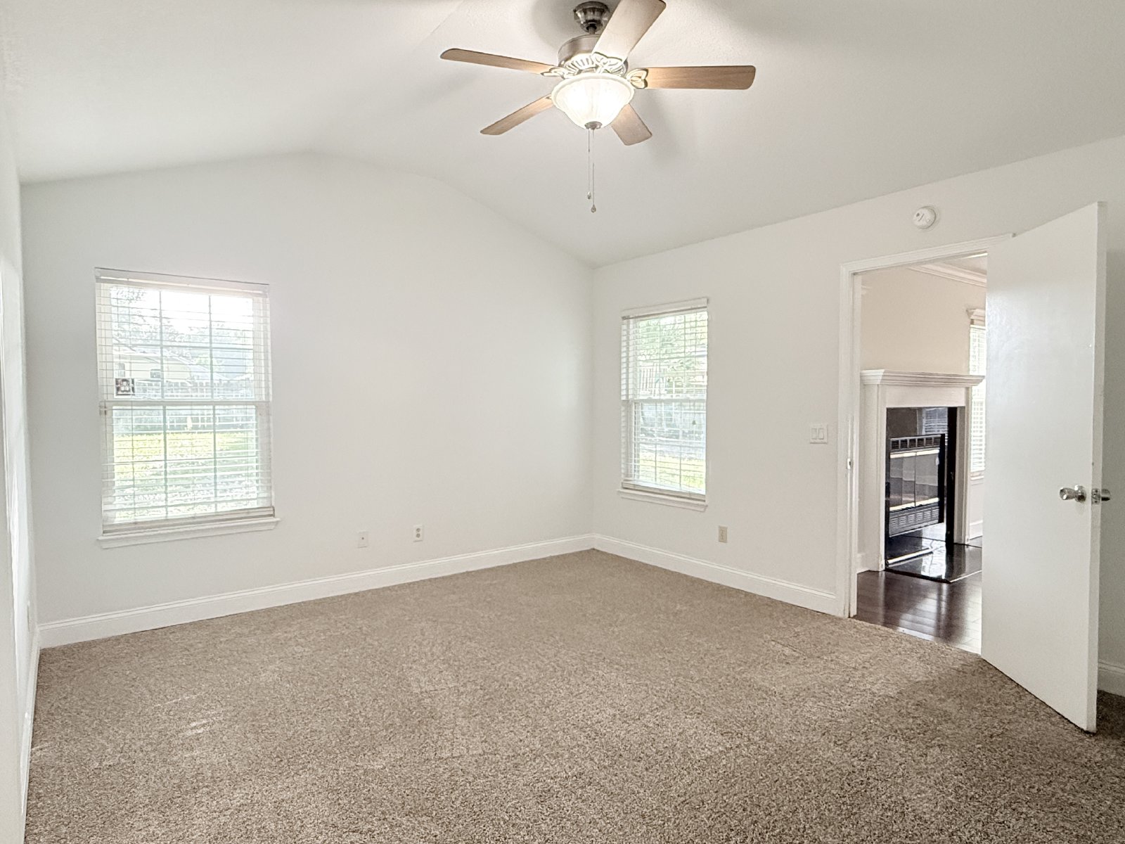 Freshly Updated 4BR with Huge Fenced Backyard property image