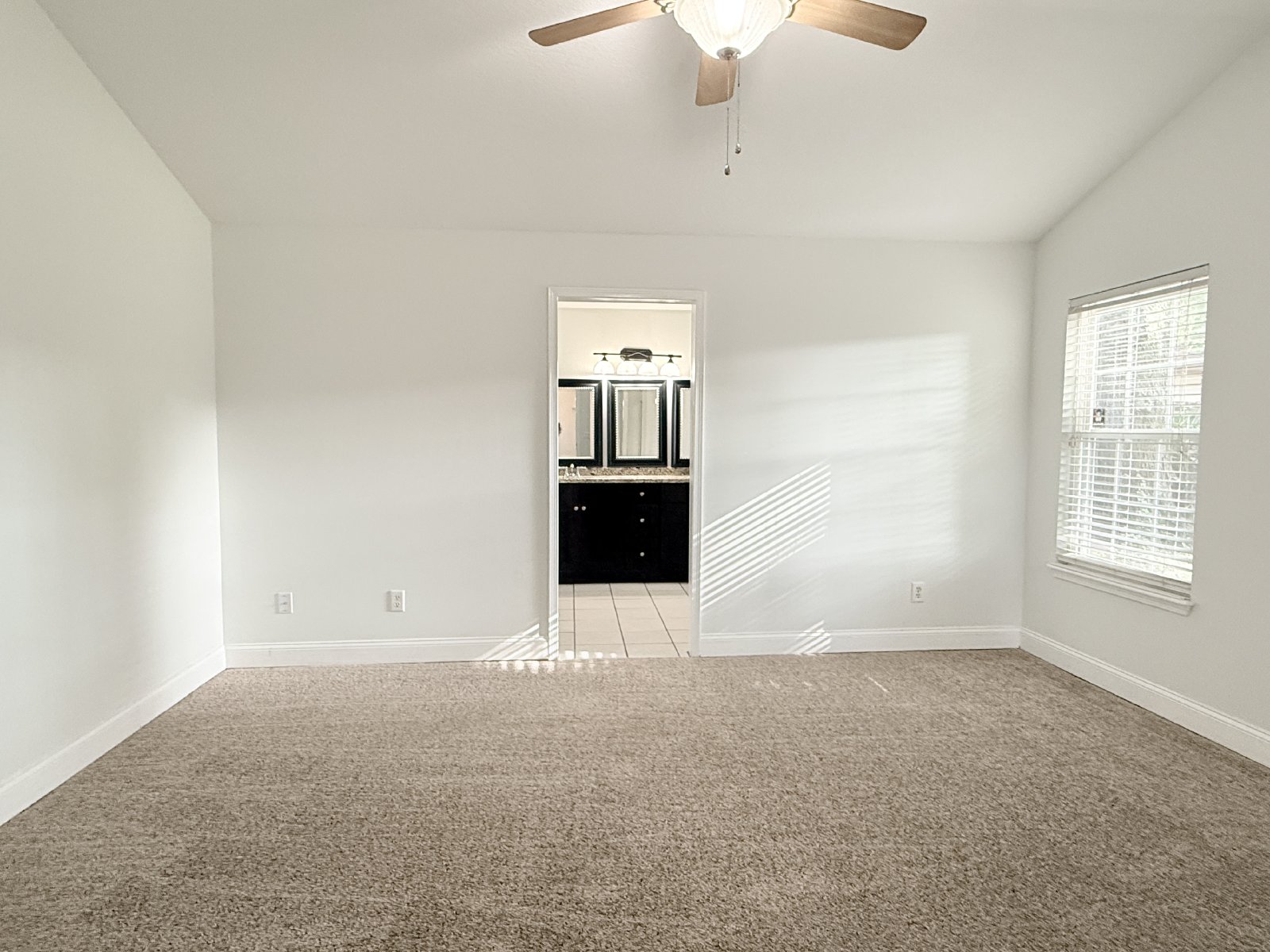 Freshly Updated 4BR with Huge Fenced Backyard property image