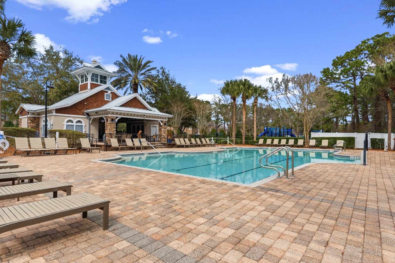 Peaceful and Bright Condo with Garage property image