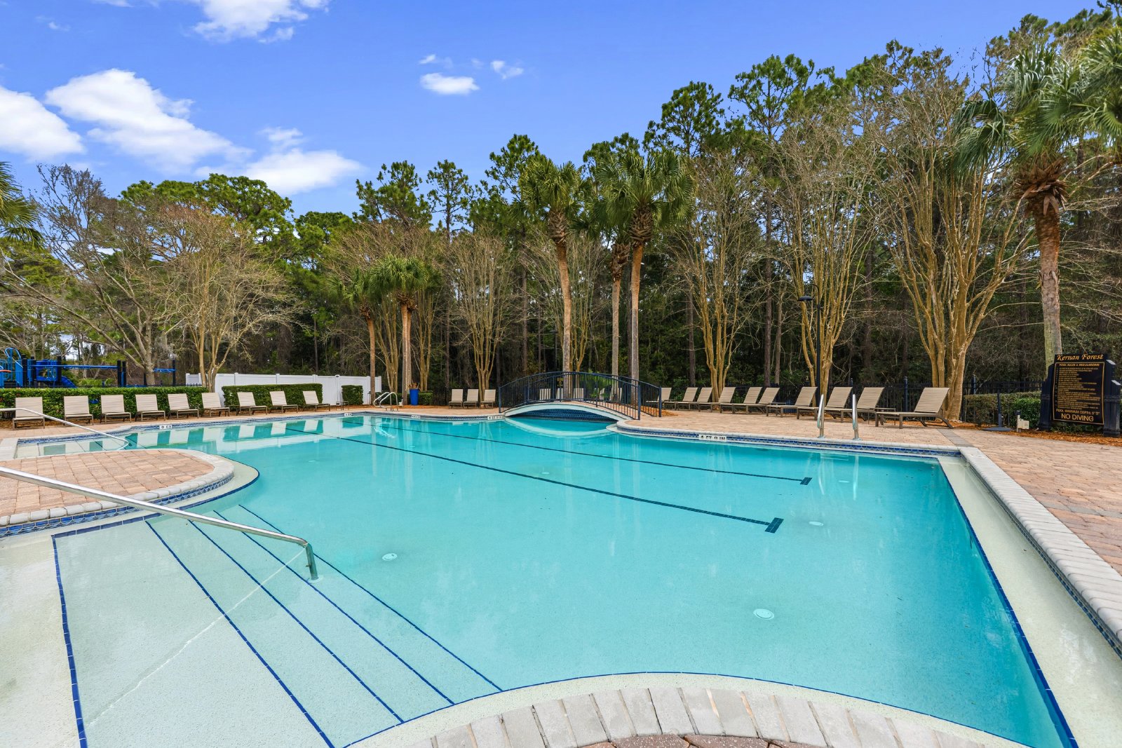 Peaceful and Bright Condo with Garage property image