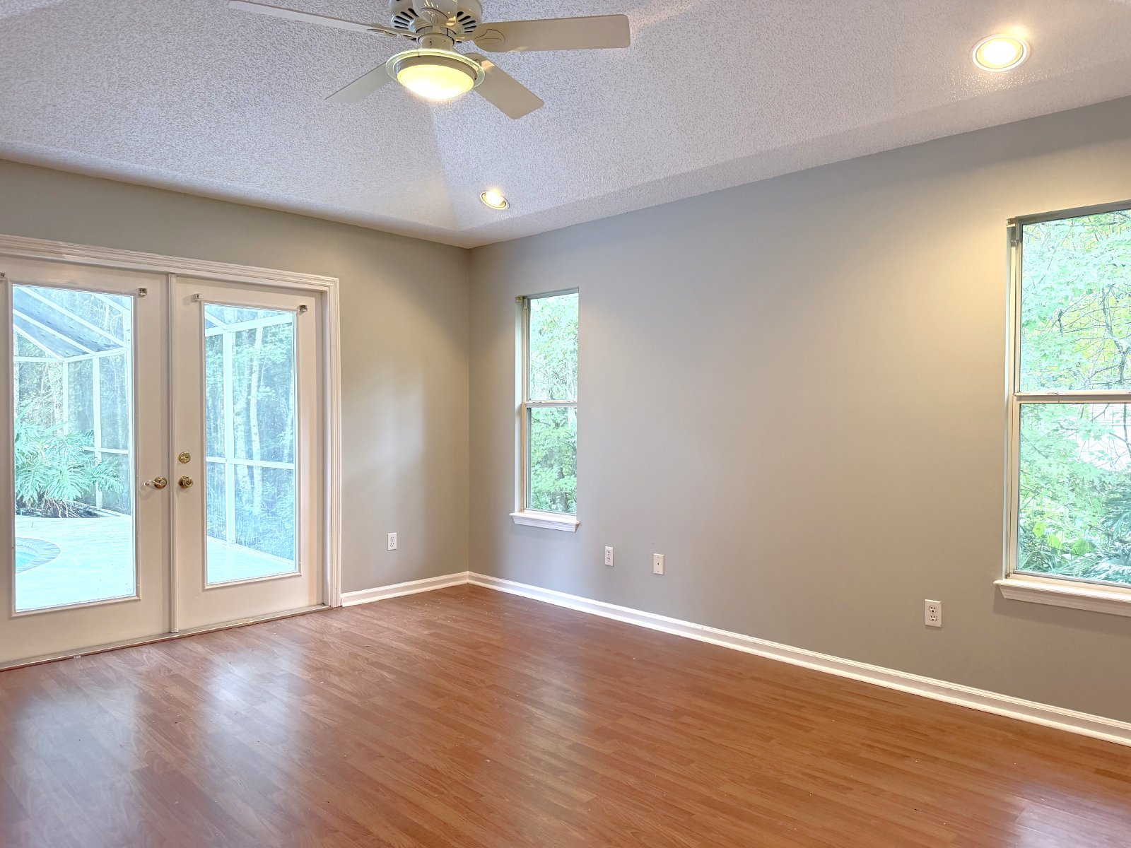 Amazing deal 3/2 w/ Screened Pool on a Cul-de-sac and Preserve property image