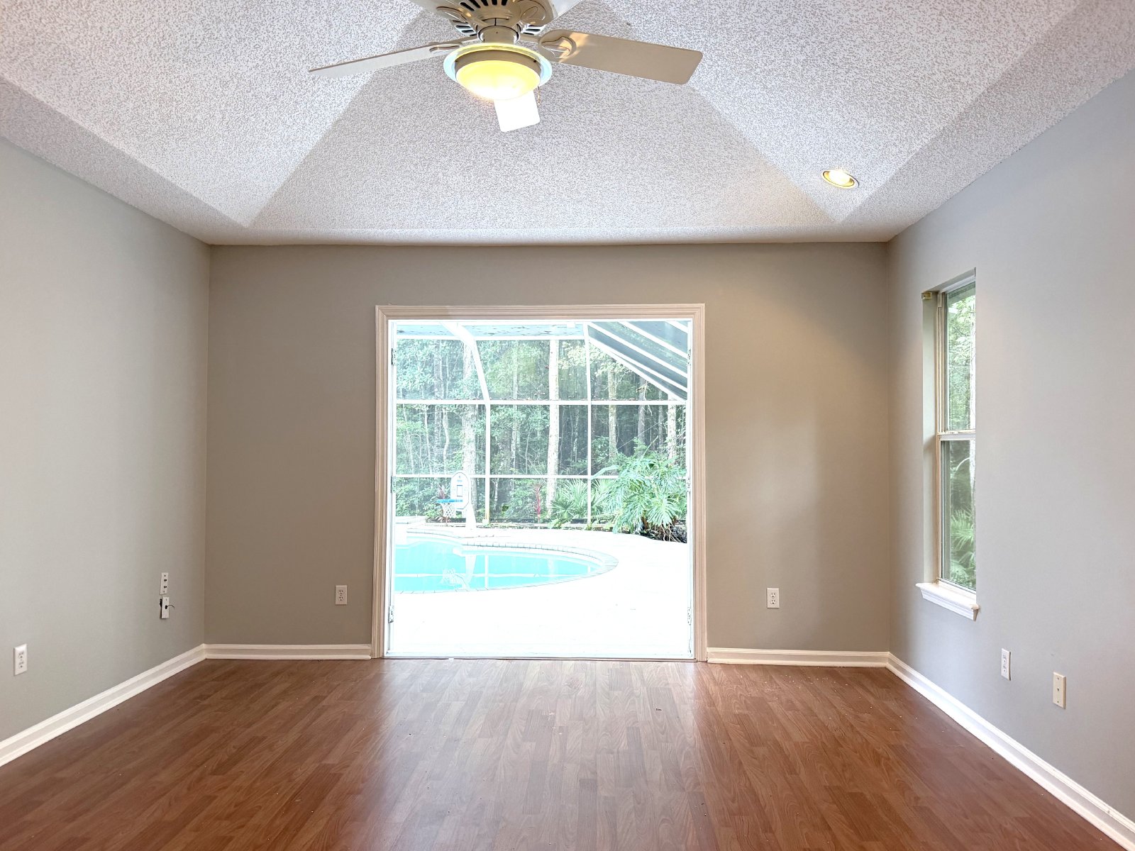 Amazing deal 3/2 w/ Screened Pool on a Cul-de-sac and Preserve property image