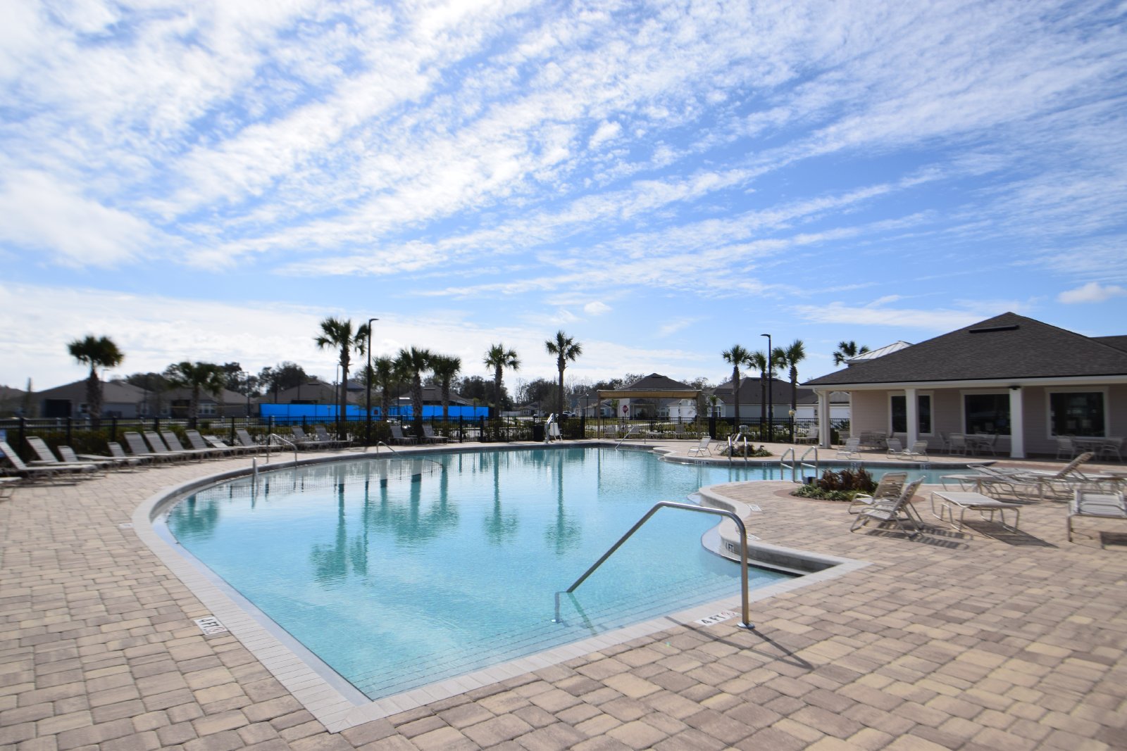 4 bedrooms 3 bathrooms - Cu-de-sac @ Alta Lakes Community - Ideal location property image