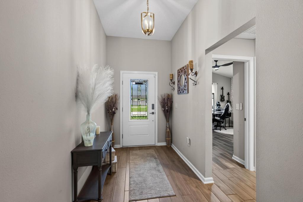 4 bedrooms 3 bathrooms - Cu-de-sac @ Alta Lakes Community - Ideal location property image
