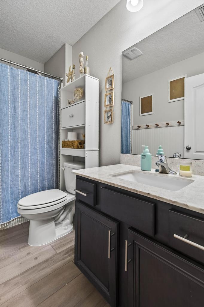 4 bedrooms 3 bathrooms - Cu-de-sac @ Alta Lakes Community - Ideal location property image