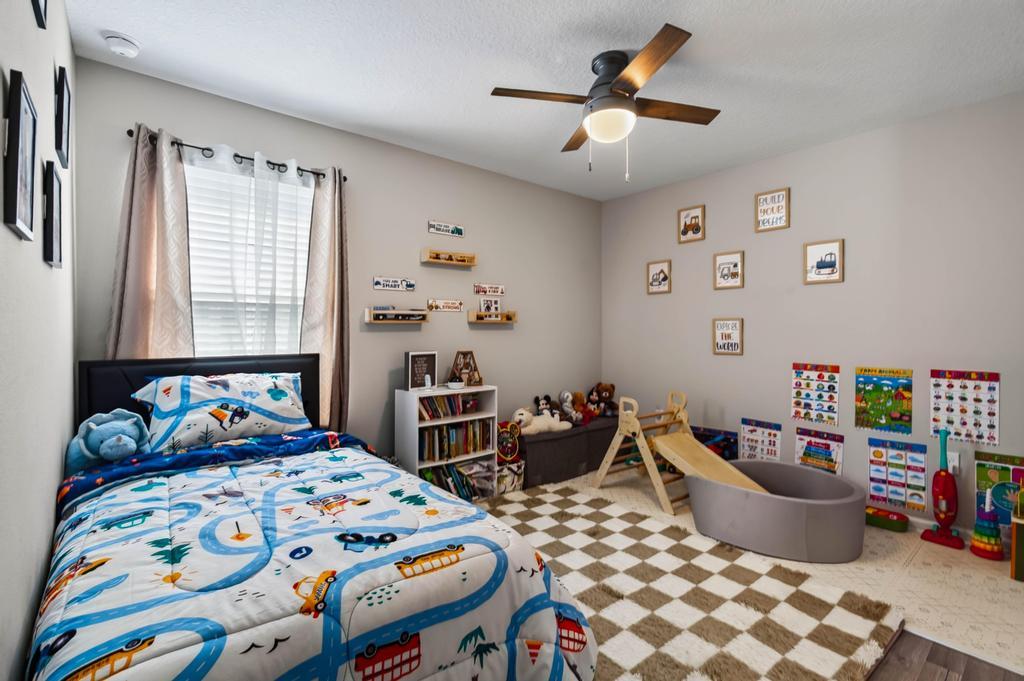 4 bedrooms 3 bathrooms - Cu-de-sac @ Alta Lakes Community - Ideal location property image