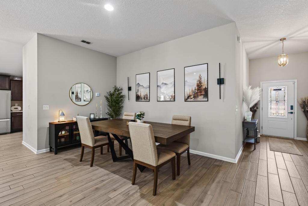 4 bedrooms 3 bathrooms - Cu-de-sac @ Alta Lakes Community - Ideal location property image