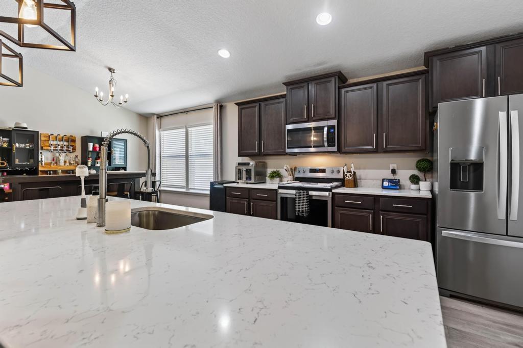 4 bedrooms 3 bathrooms - Cu-de-sac @ Alta Lakes Community - Ideal location property image