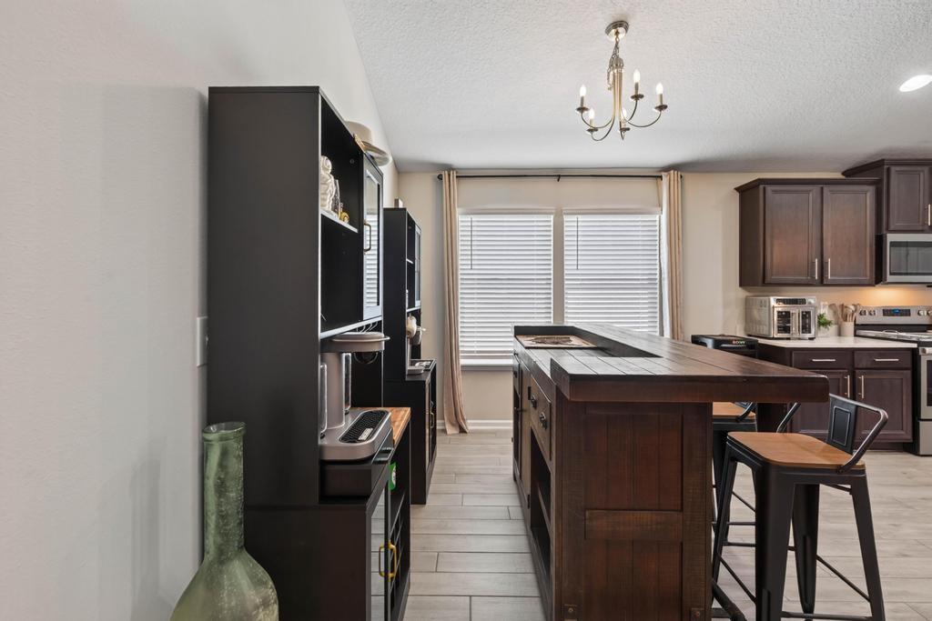 4 bedrooms 3 bathrooms - Cu-de-sac @ Alta Lakes Community - Ideal location property image