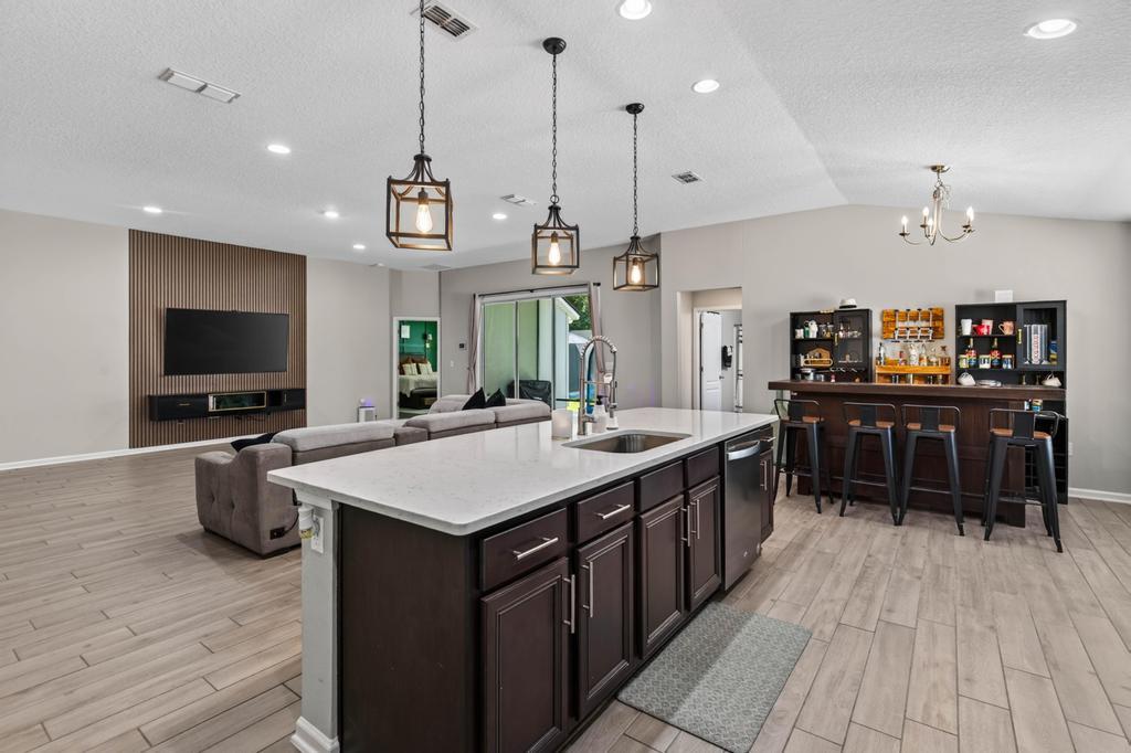 4 bedrooms 3 bathrooms - Cu-de-sac @ Alta Lakes Community - Ideal location property image