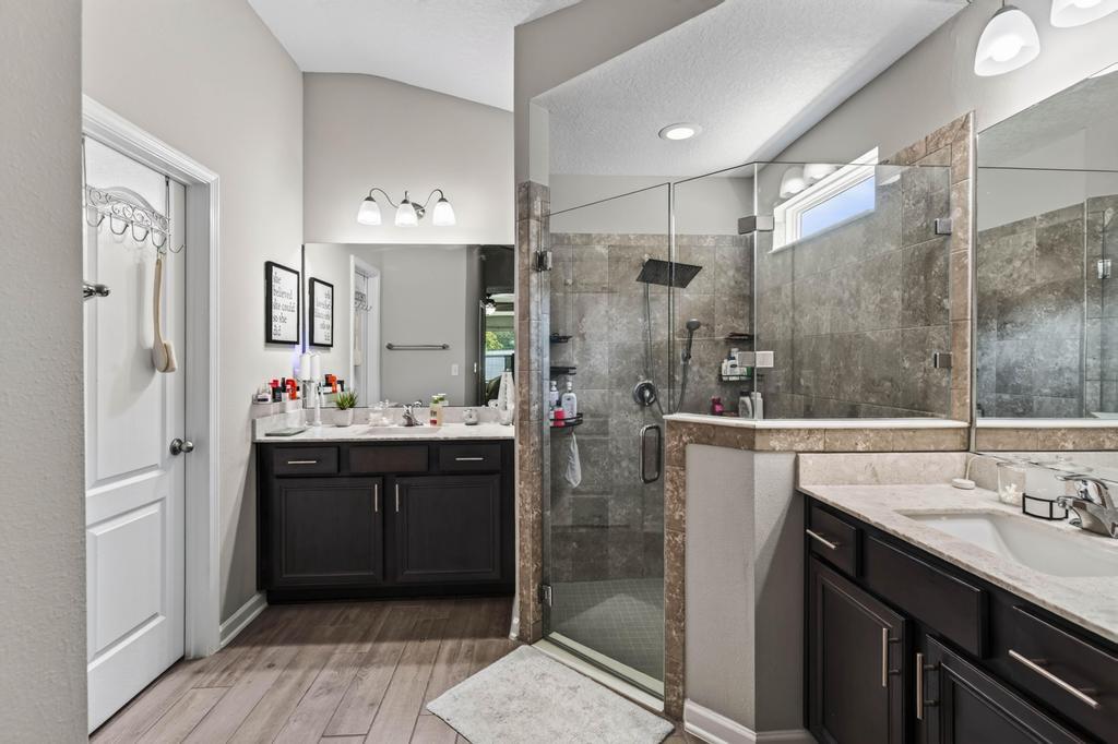 4 bedrooms 3 bathrooms - Cu-de-sac @ Alta Lakes Community - Ideal location property image